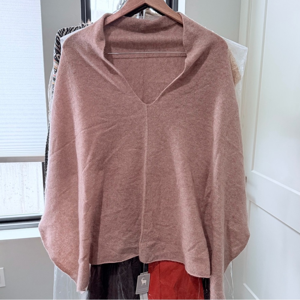 BNWT In2 by InCashmere reversible poncho in Heather Mocha, One Size Fits All